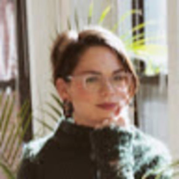 Poshmark profile picture for @hlieb
